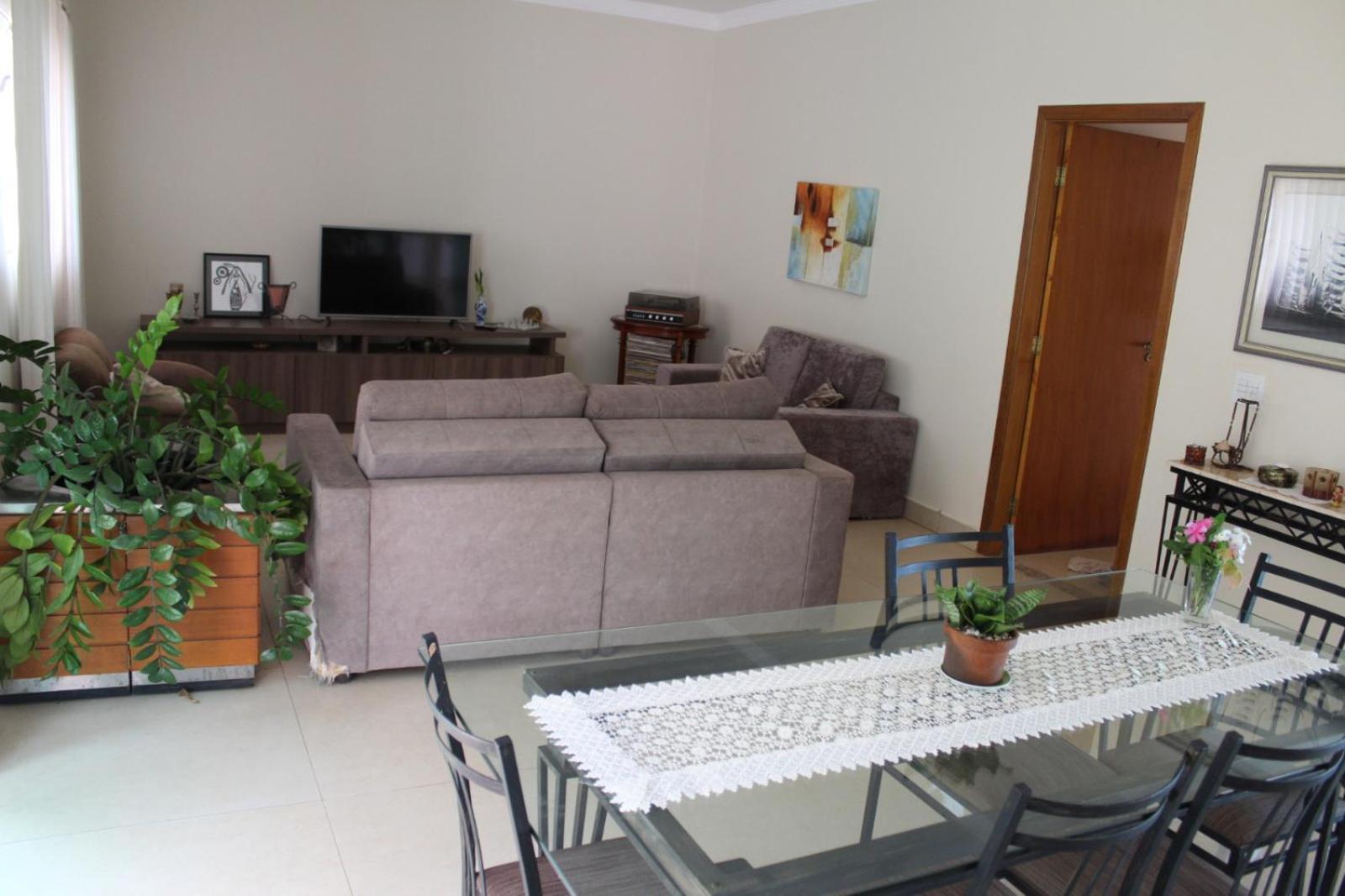 Casa Bem Localizada E De Facil Acesso Villa *